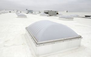 Commercial roof with TPO roofing